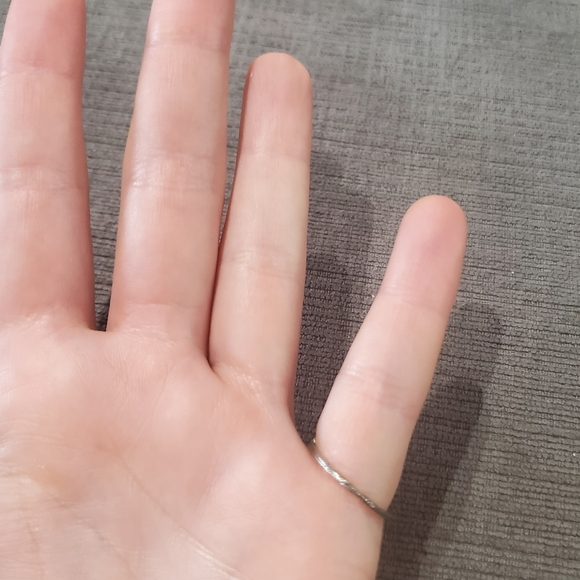 Silver ring - Picture 2 of 2